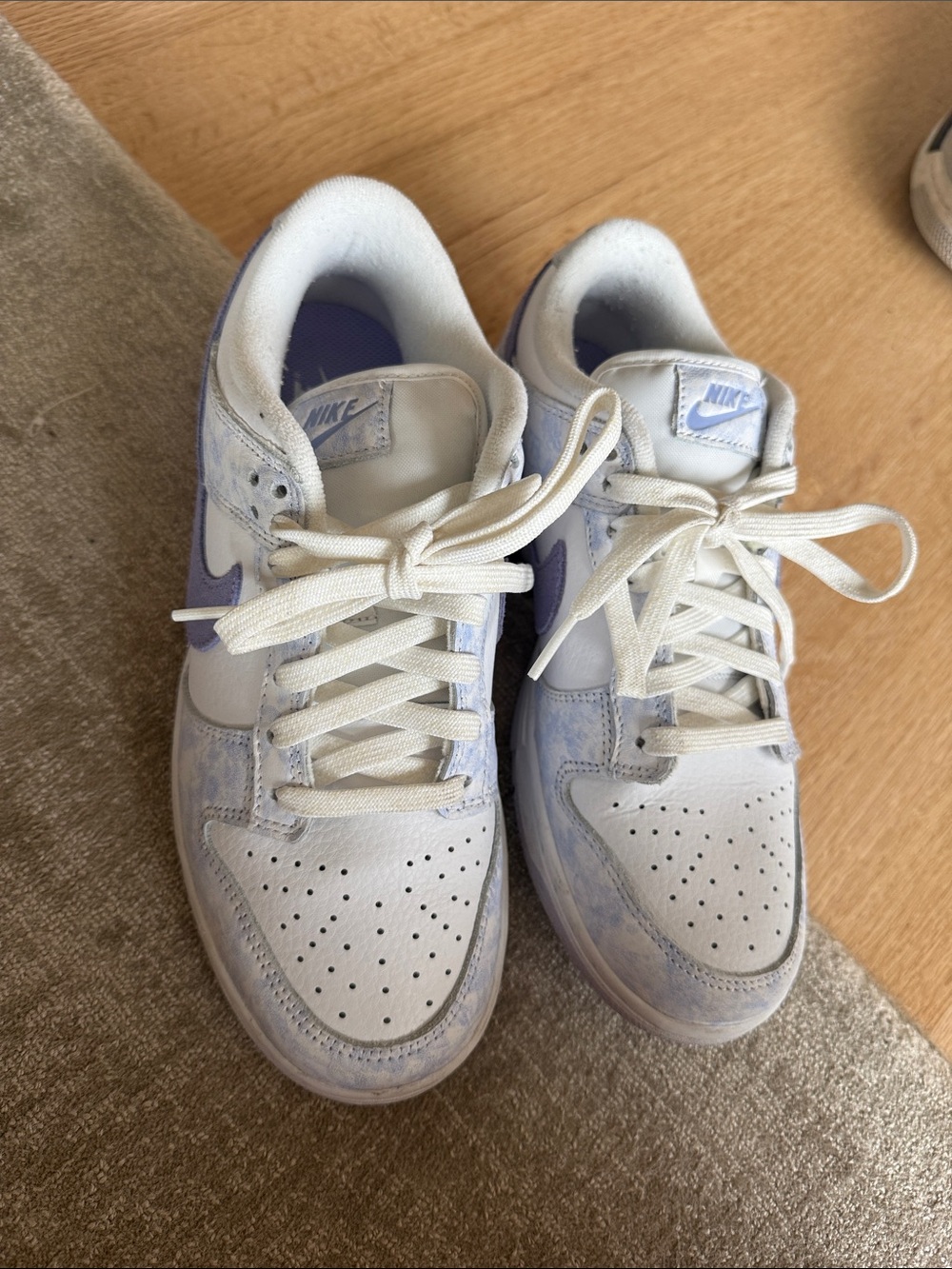 Nike Low-Top Sneakers in White and Light Purple